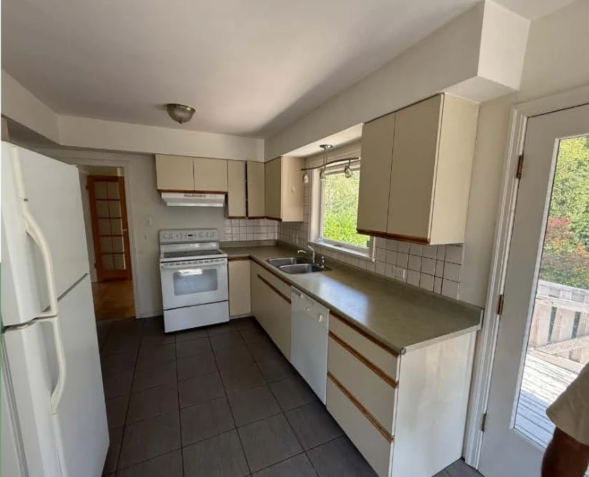 Kitchen before renovation